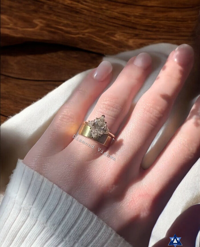 2.5Ct Marquise Cut Moissanite Three Stone Engagement Ring with Trapezoid Side Stones in 14k Gold - Image 4